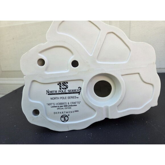 Dept 56 North Pole Series “Art’s Hobbies & Crafts” Special Edition 2004 Collecti - Picture 6 of 6